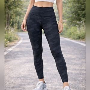 Lululemon align Black Camo High-Waist Leggings Size 2 Athletic Yoga Workout Pant